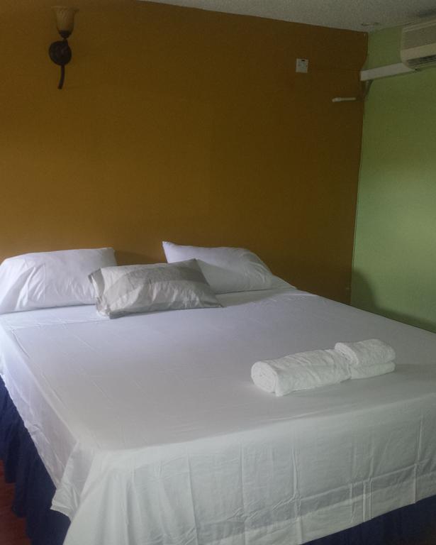 Impeccable Guest Rooms 2 Kingston Exteriör bild